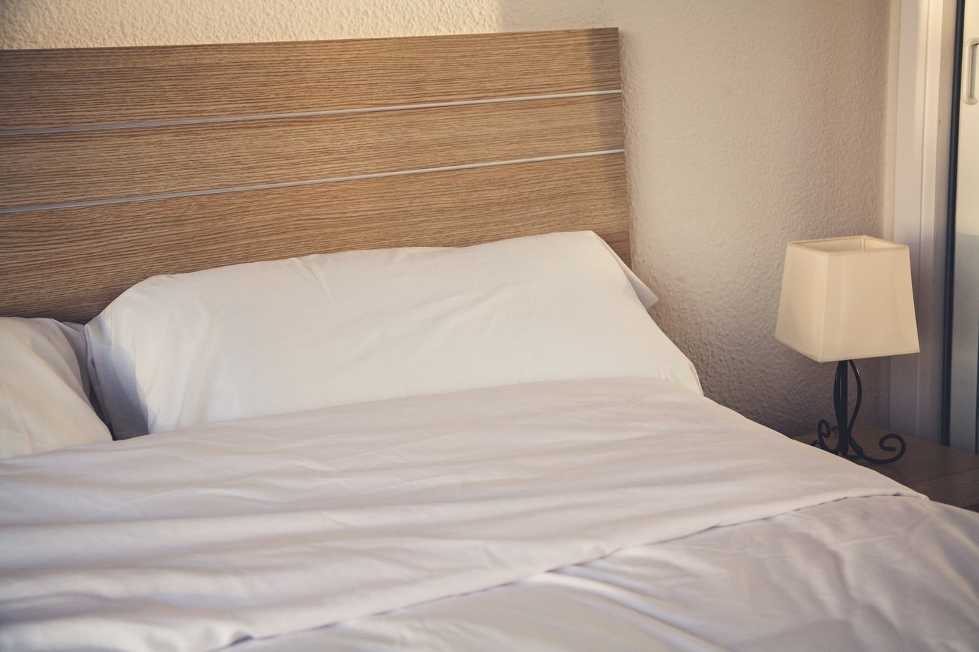Clean, comfortable Queen bed at Stuart Motor Lodge